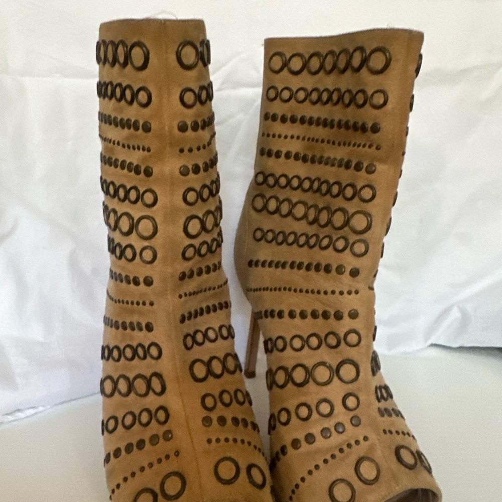 Manolo Blahnik Tan Heeled Boots with Intricate Cutouts - Picture 2 of 4
